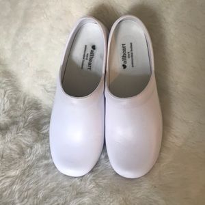 Allheart white nonslip clogs